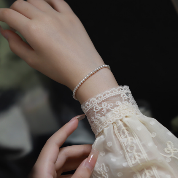 "Pearl Perfection: Simple and Elegant Pearl Bracelet for the Fashionable Woman" - Image 2
