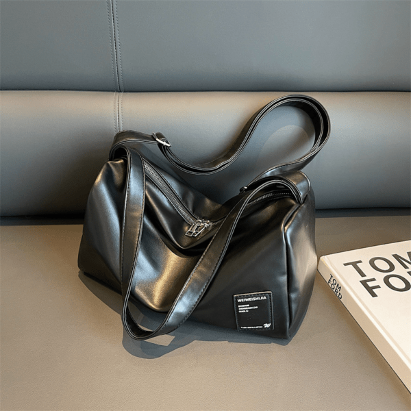 Commuter's Dream: Waterproof Single-Shoulder Bag for the Modern Woman - Image 4