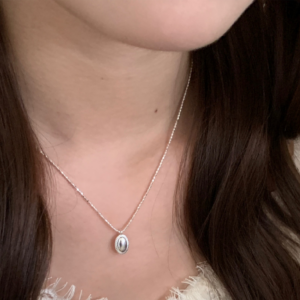 Exquisite Geometric Oval-Shaped Necklace for Women - A Timeless Piece of Elegance