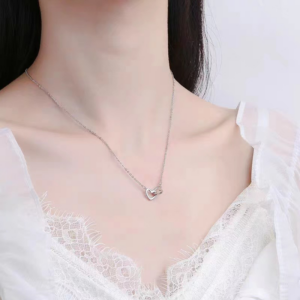 Exquisite Heart-Shaped Necklace for Women - A Timeless Piece of Elegance
