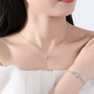 Exquisite Necklace for Women - A Timeless Piece of Elegance