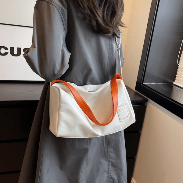 Commuter's Dream: Waterproof Single-Shoulder Bag for the Modern Woman