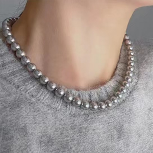 "Pearl Perfection: Simple and Elegant Pearl Bracelet for the Fashionable Woman"